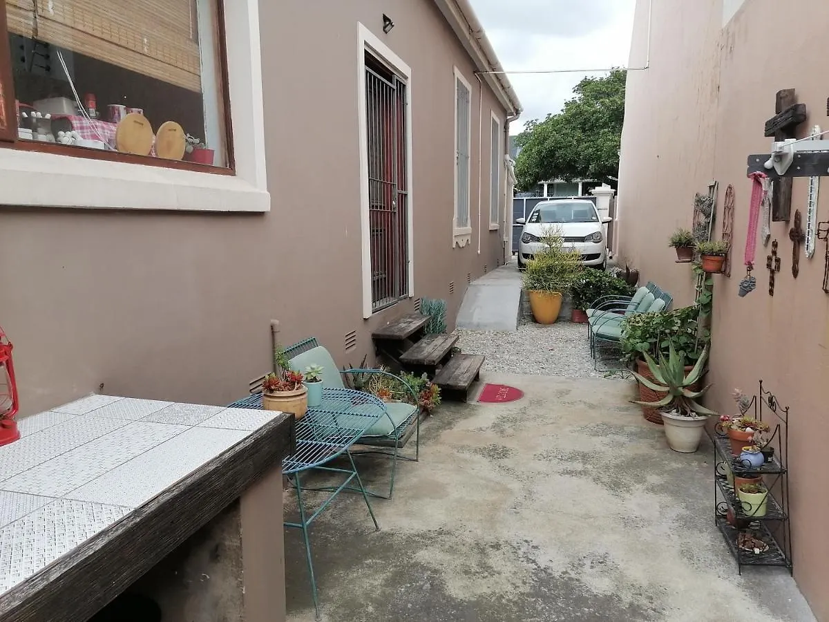 25 On Irvine Hotel Port Elizabeth Guest house